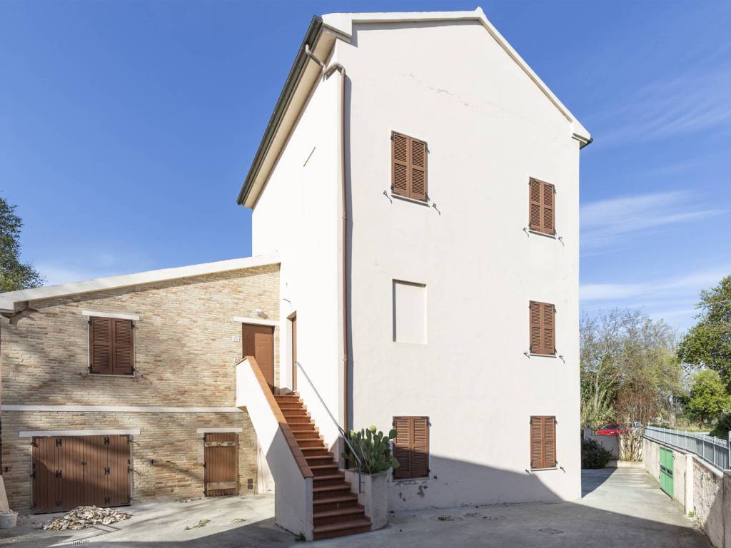 appartamento in vendita a Senigallia in zona Cesano