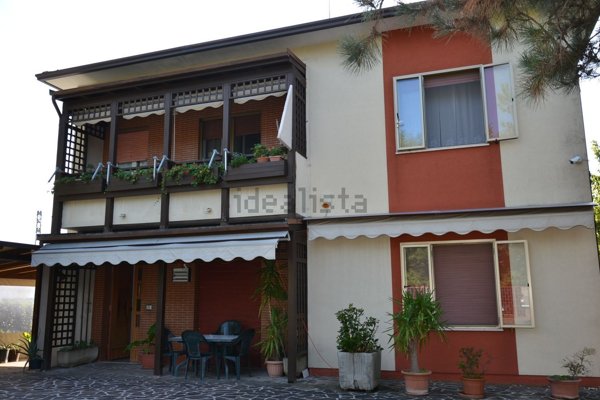 casa indipendente in vendita a Senigallia in zona Scapezzano