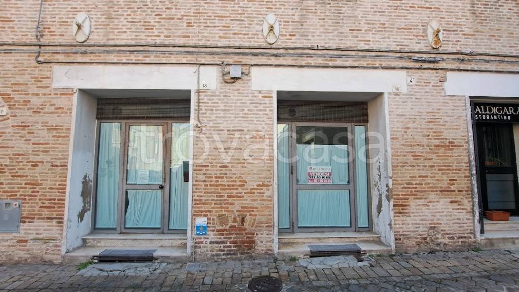 locale commerciale in vendita a Senigallia