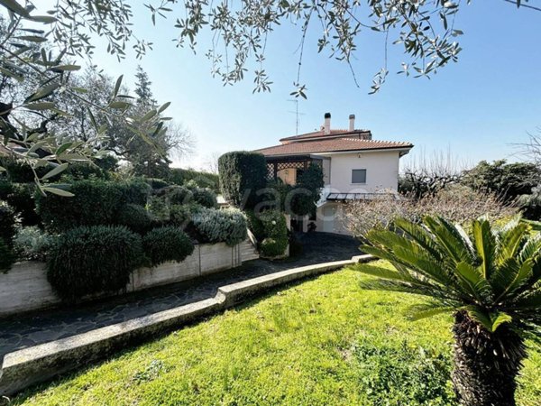 casa indipendente in vendita a Senigallia in zona Scapezzano
