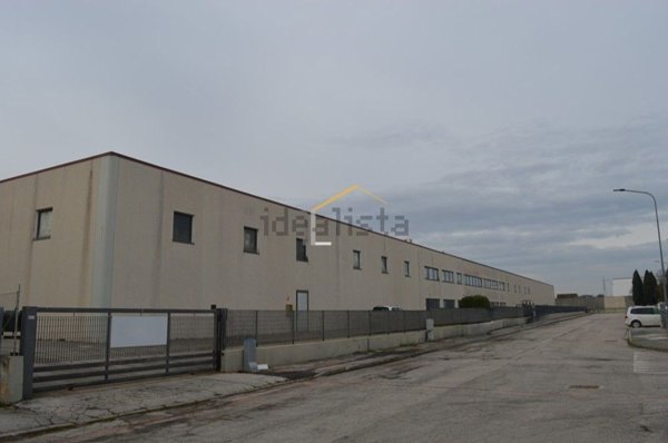 locale di sgombero in vendita a Senigallia
