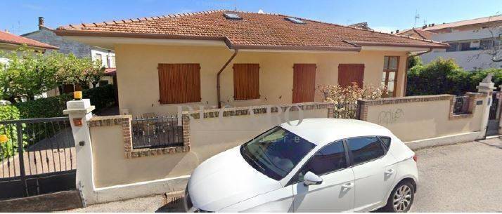 casa indipendente in vendita a Senigallia in zona Marzocca