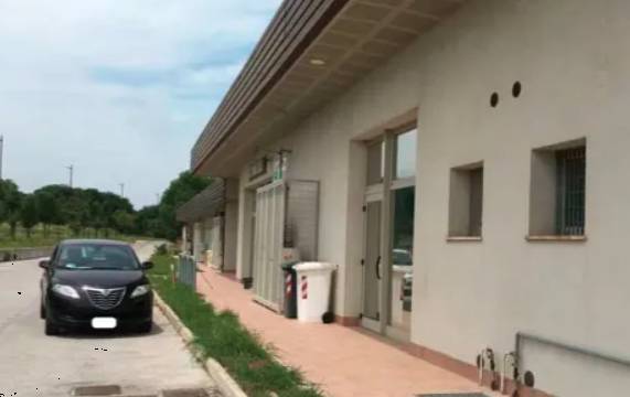 locale di sgombero in vendita a Senigallia