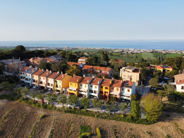 casa indipendente in vendita a Senigallia in zona Scapezzano