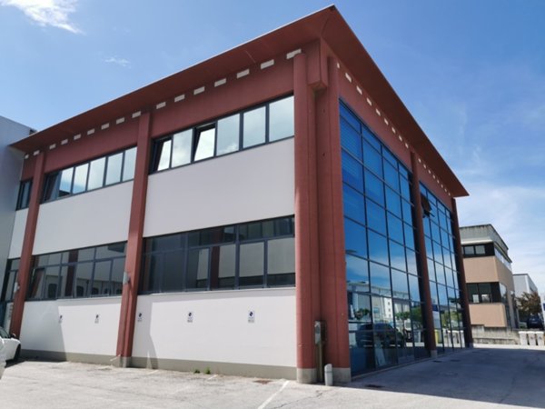 locale di sgombero in vendita a Senigallia