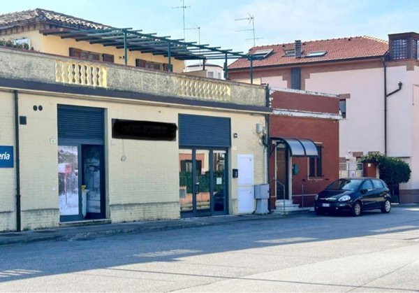 locale commerciale in vendita a Senigallia