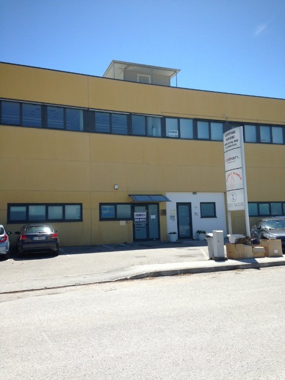 locale commerciale in vendita a Senigallia