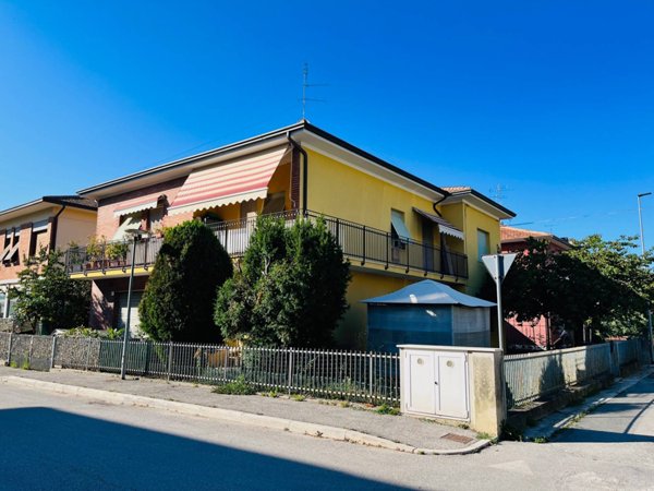 casa indipendente in vendita a Senigallia