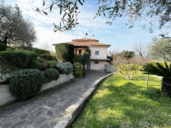 casa indipendente in vendita a Senigallia in zona Scapezzano