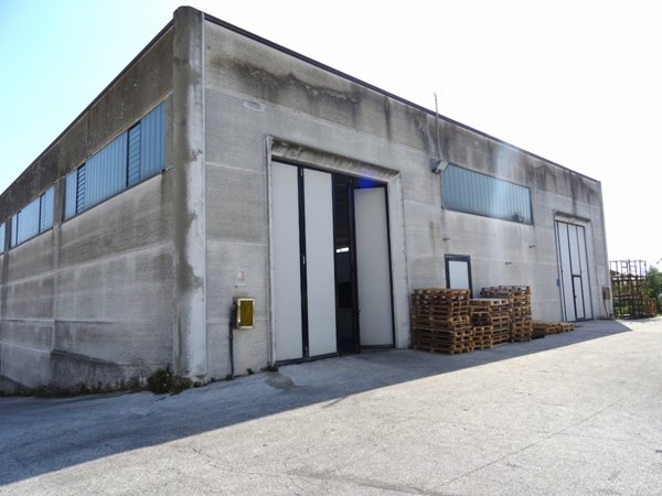 capannone in vendita a Senigallia in zona Marzocca