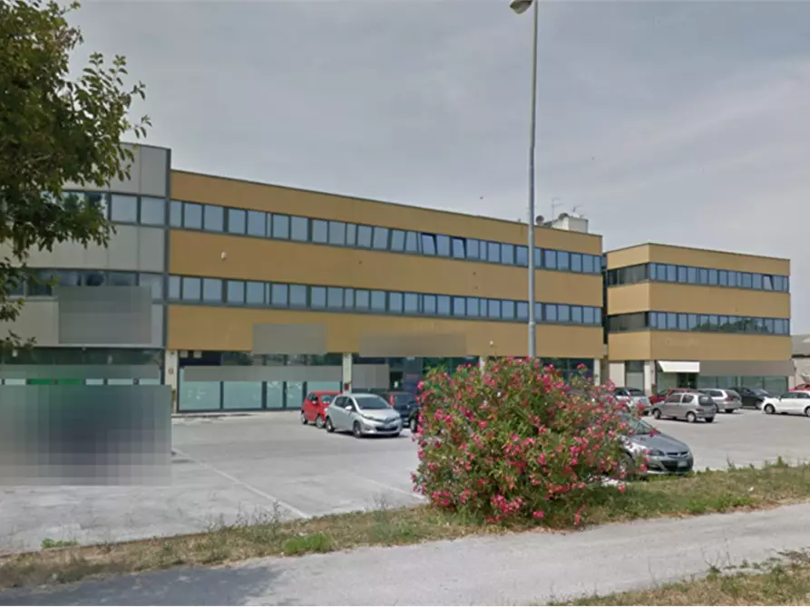 locale di sgombero in vendita a Senigallia