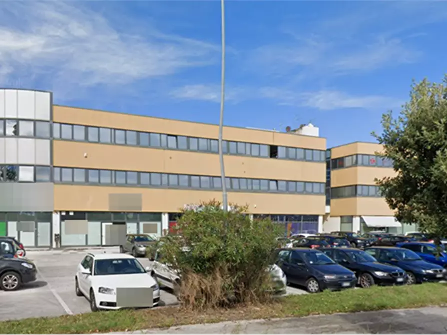 locale di sgombero in vendita a Senigallia