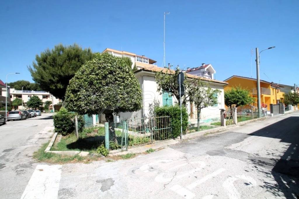 casa indipendente in vendita a Senigallia in zona Marzocca