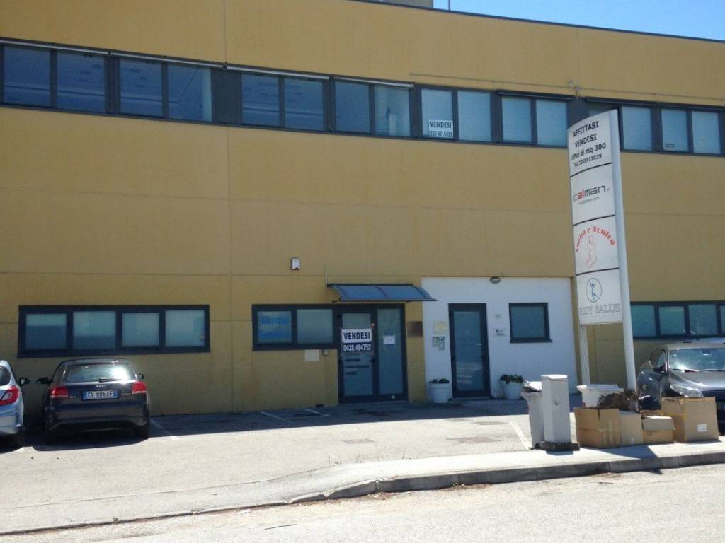 negozio in vendita a Senigallia in zona Cesano