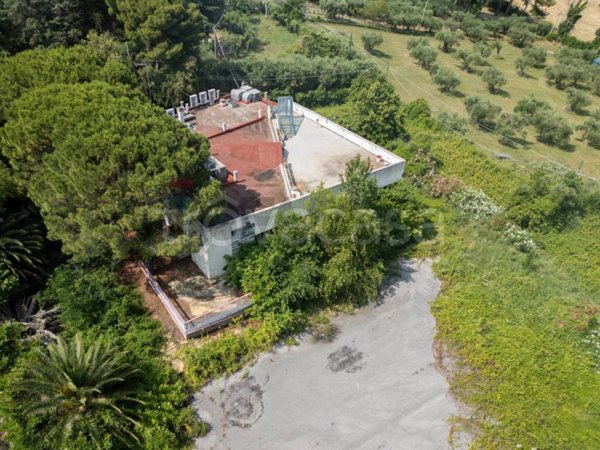 negozio in vendita a Senigallia in zona Mandriola