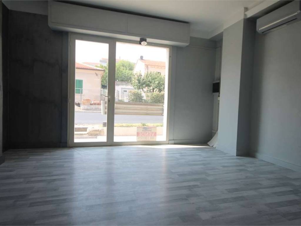 negozio in vendita a Senigallia in zona Marzocca