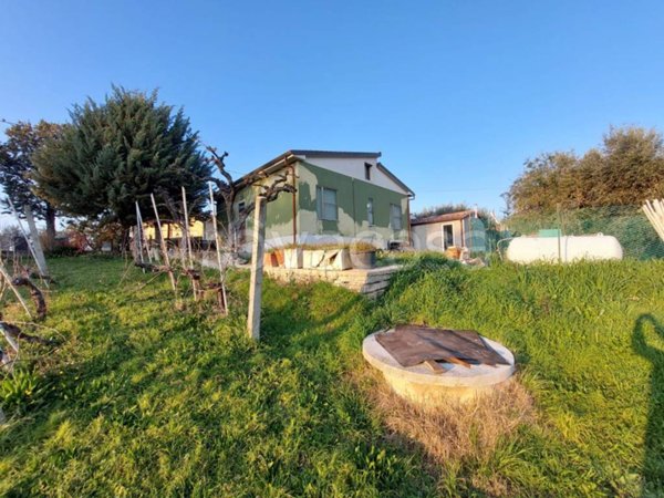 casa indipendente in vendita a Senigallia in zona Scapezzano