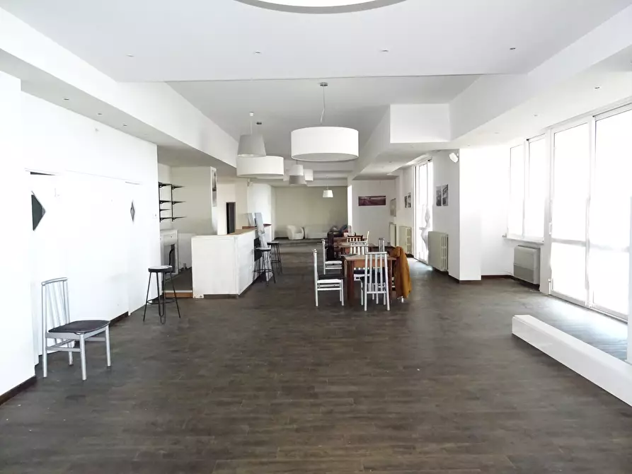 locale commerciale in vendita a Senigallia