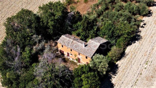 casa indipendente in vendita a Senigallia in zona Scapezzano