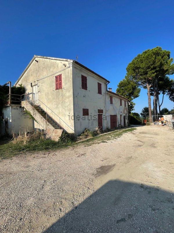 casale in vendita a Senigallia in zona Scapezzano