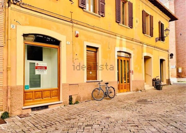 locale commerciale in vendita a Senigallia