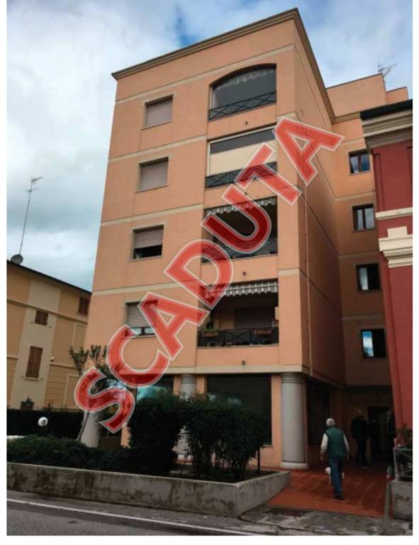 locale commerciale in vendita a Senigallia