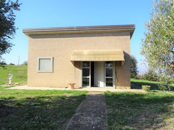 locale di sgombero in vendita a Senigallia in zona Sant'Angelo
