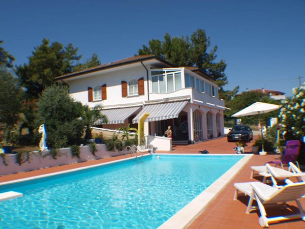 casa indipendente in vendita a Senigallia in zona Scapezzano