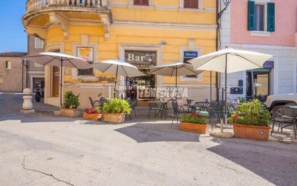 locale commerciale in vendita a Senigallia