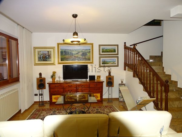 esavano in vendita a Senigallia in zona Scapezzano