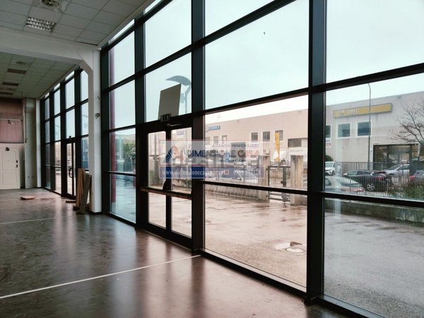 locale di sgombero in vendita a Senigallia