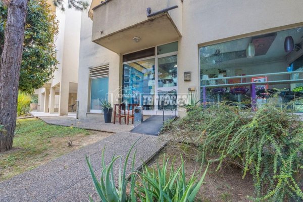 locale commerciale in vendita a Senigallia