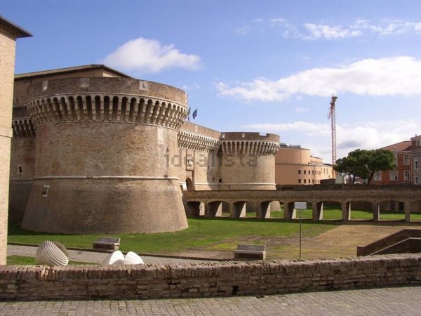 locale commerciale in vendita a Senigallia