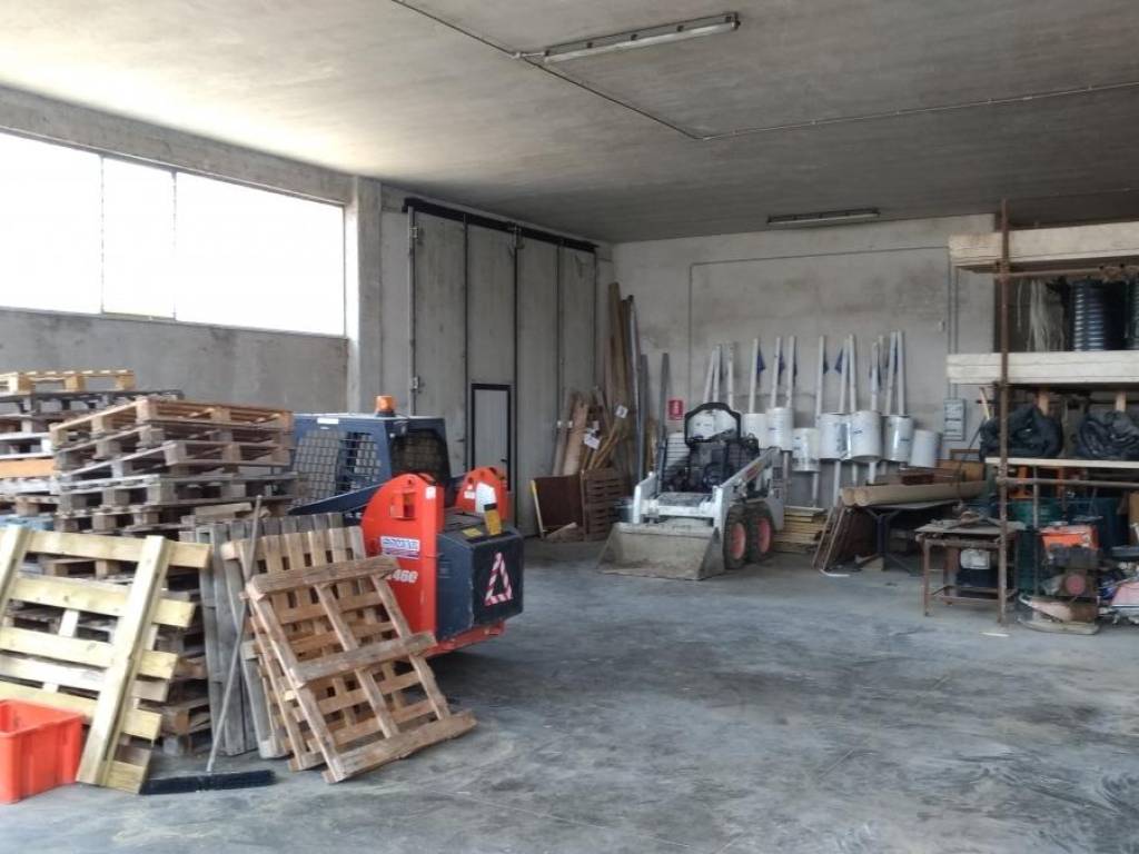 locale commerciale in vendita a Senigallia