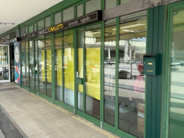 negozio in vendita a Senigallia