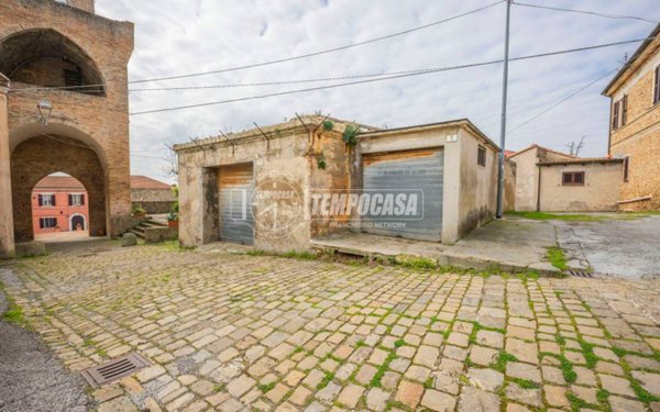 casa indipendente in vendita a Senigallia in zona Scapezzano