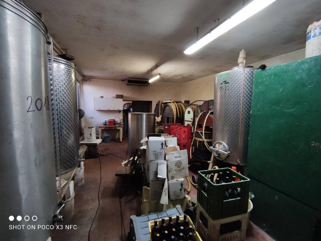 locale commerciale in vendita a Senigallia in zona Cesano