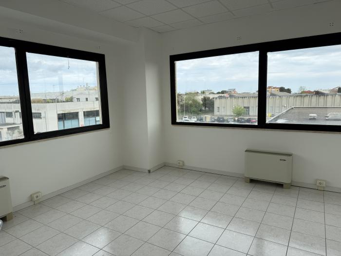 locale commerciale in vendita a Senigallia