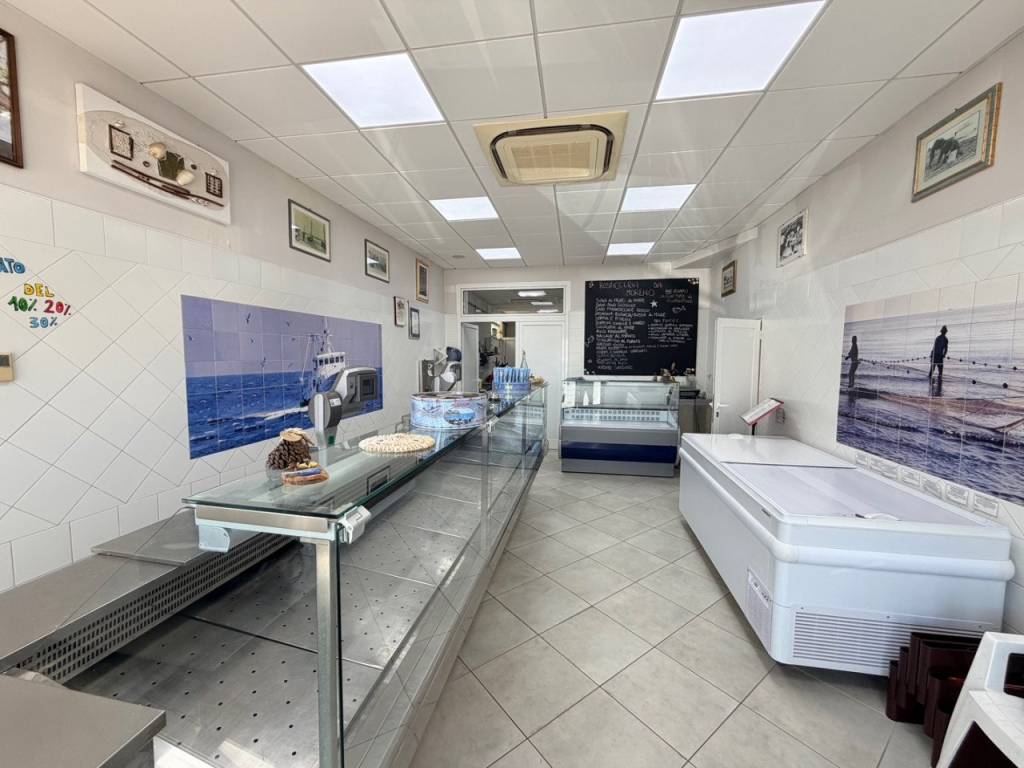 negozio in vendita a Senigallia