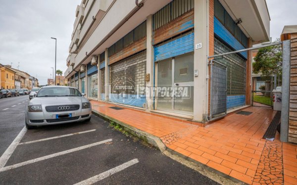 locale commerciale in vendita a Senigallia
