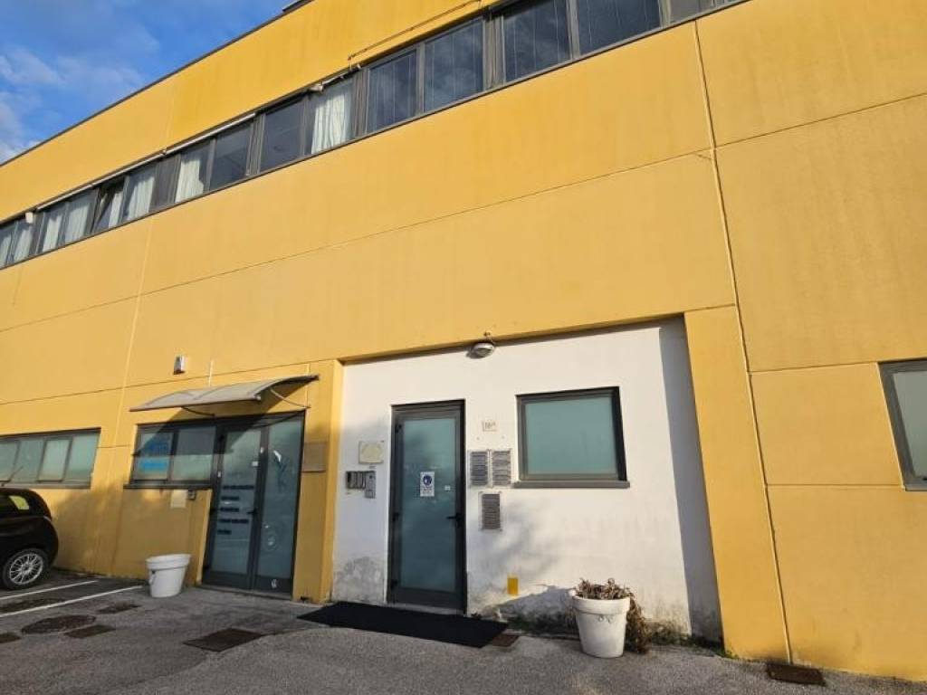 ufficio in vendita a Senigallia in zona Cesano