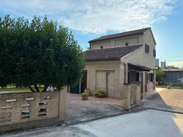 casa indipendente in vendita a Senigallia in zona Borgo Passera