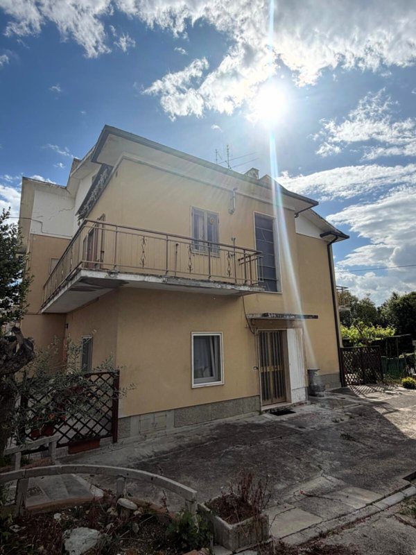 casa indipendente in vendita a Senigallia in zona Vallone