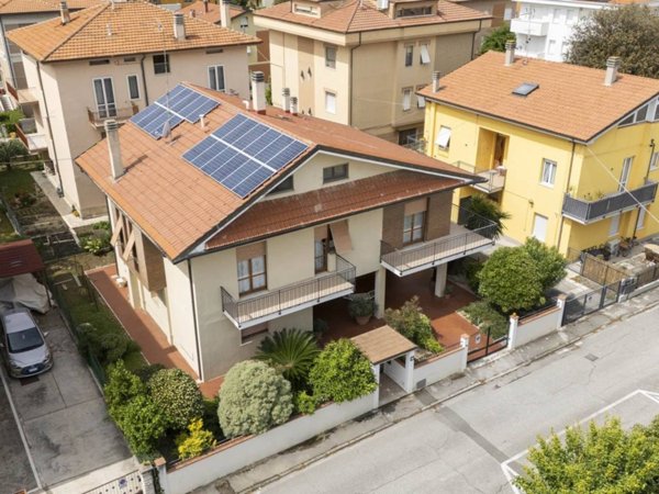 casa indipendente in vendita a Senigallia