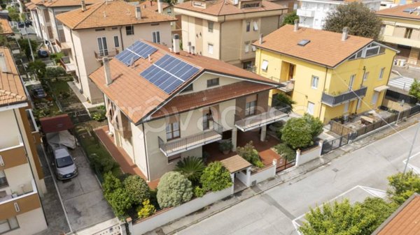 casa indipendente in vendita a Senigallia