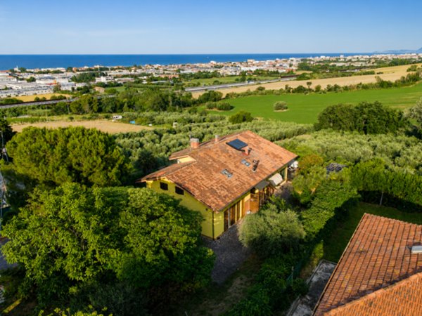 casa indipendente in vendita a Senigallia in zona Scapezzano