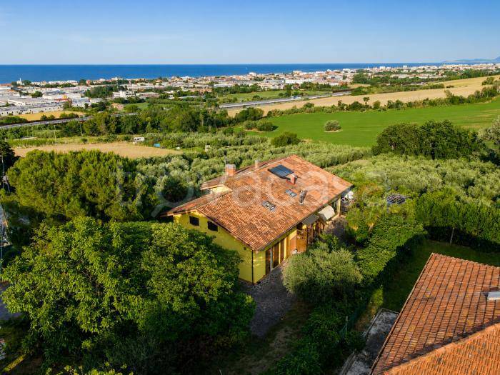 casa indipendente in vendita a Senigallia in zona Scapezzano