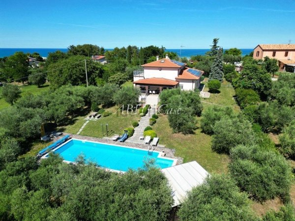 casa indipendente in vendita a Senigallia in zona Scapezzano