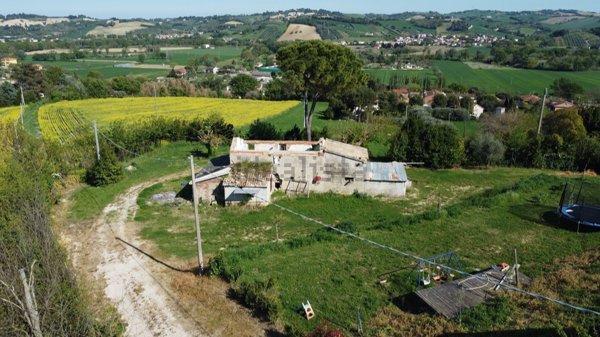 casale in vendita a Senigallia in zona Cannella