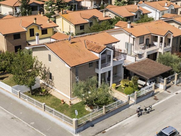 casa indipendente in vendita a Senigallia in zona Borgo Passera